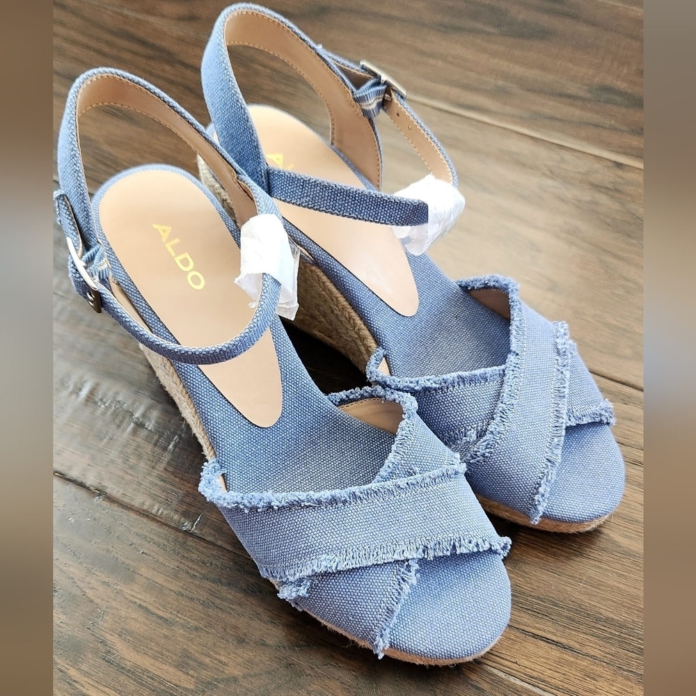 Aldos Onarewia shoes, navy, size 9. New with box